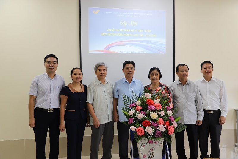 VNPT Hưng Yên tổ chức gặp mặt cán bộ hưu trí nhân kỷ niệm 75 năm ngày truyền thống Ngành 15/8