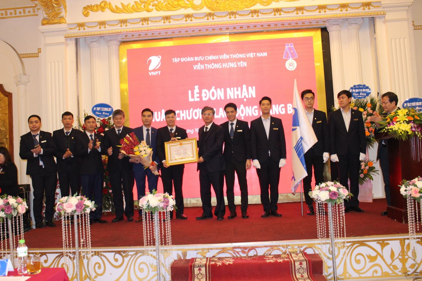 VNPT địa bàn Hưng Yên đón nhận Huân chương Lao động hạng Ba và triển khai nhiệm vụ năm 2021.