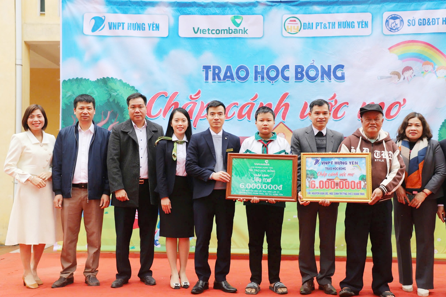 VNPT HƯNG YÊN: 10 NĂM HÀNH TRÌNH TRAO TẶNG HỌC BỔNG CHO HỌC SINH NGHÈO VƯỢT KHÓ