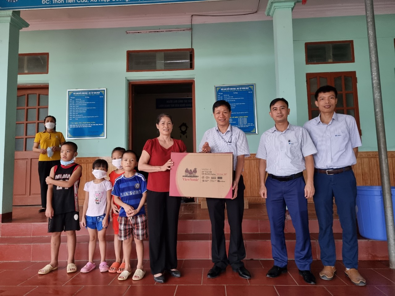VNPT Hưng Yên trao tặng máy tính cho Trung tâm hy vọng Tiên Cầu